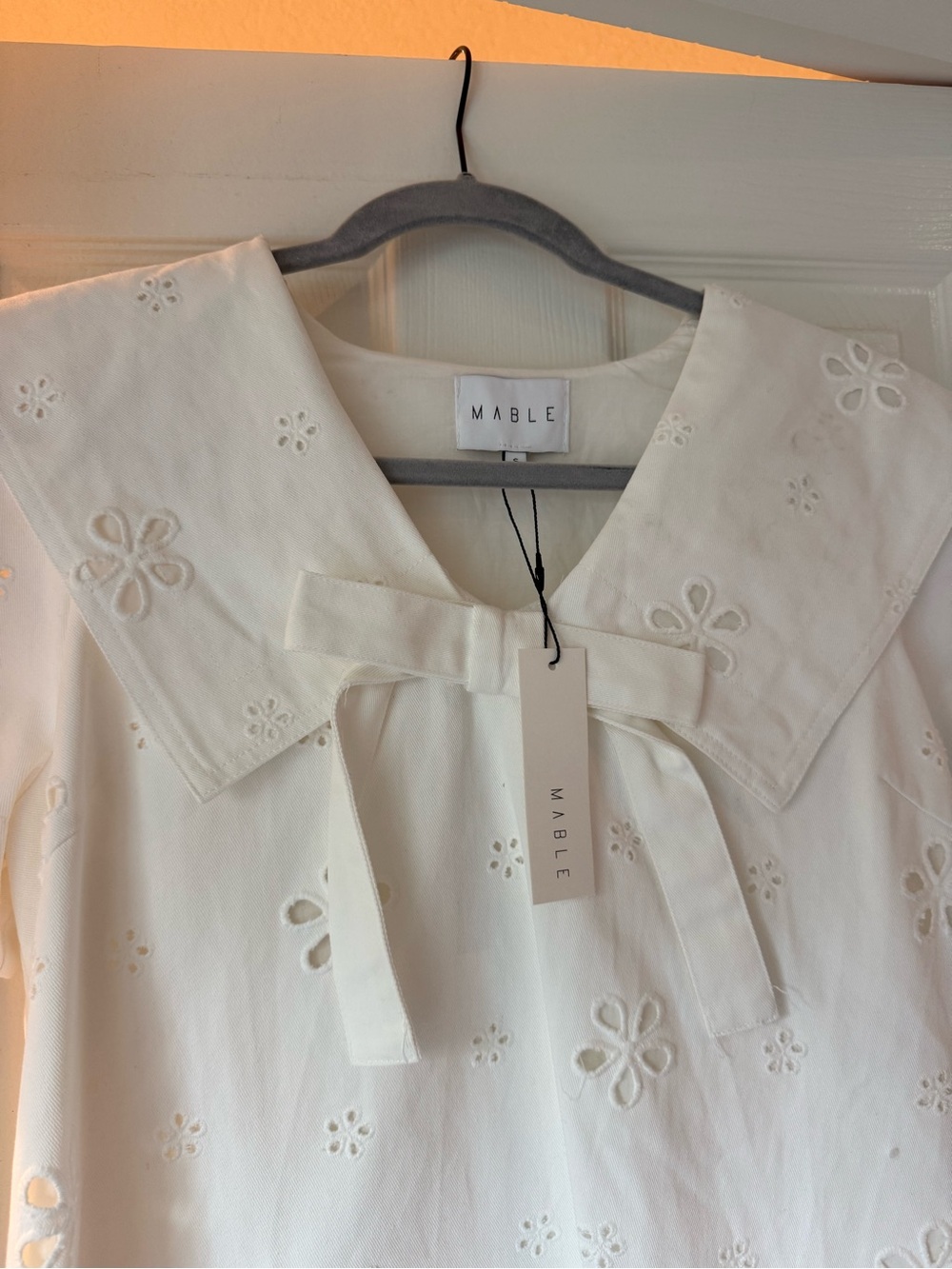 Peter Pan Collar White Eyelet Dress with Bow NWT - Picture 2 of 3